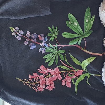 Daisy Shirt-april Birth Flower. Birth Month Flower Botanical Shirt