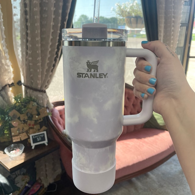 Stanley 40oz Wisteria for Sale in Los Angeles, CA - OfferUp