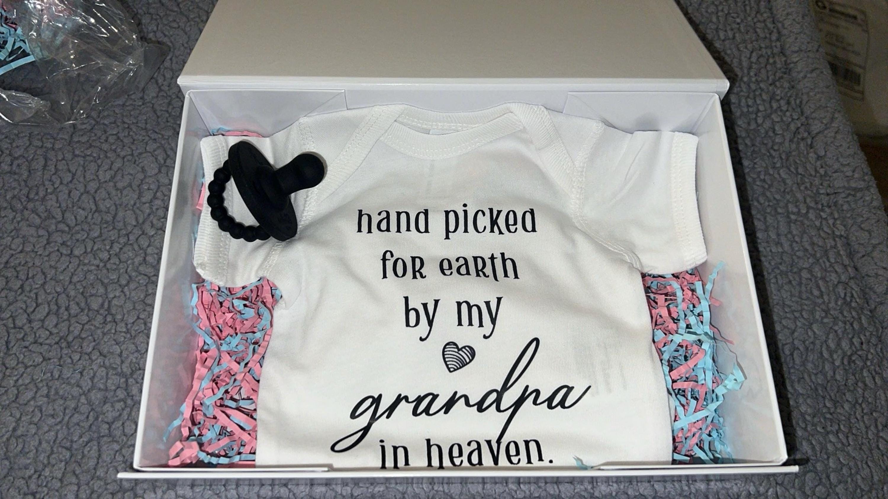 Hand Picked for Earth by My Grandpa in Heaven Onesie®, Pregnancy Announcement, Grandpa Grandma Auntie Uncle Onesie®, Baby Shower Gift
