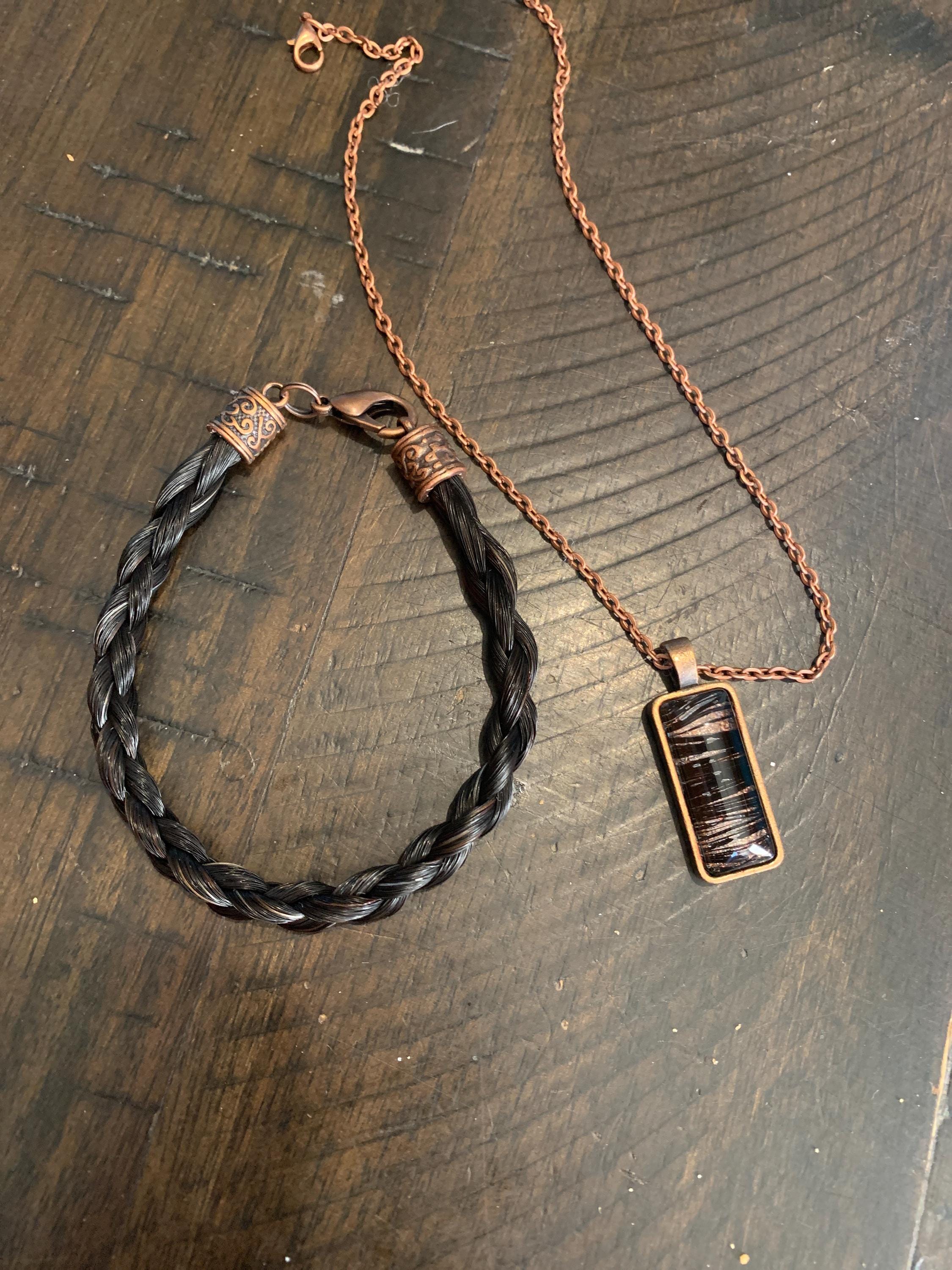 Individuelles Geschenkset aus Armband und Halskette aus Pferdehaar, geflochten von Equine Keepsakes