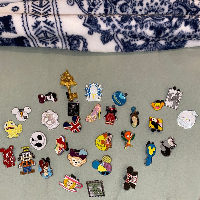 Disney Pin Trading 20 Assorted Pin Lot - Brand New Pins - No Doubles -  Tradable