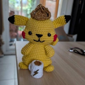 パターン: ピカチュウのあみぐるみ、ピカチュウのかぎ針編みパターン
