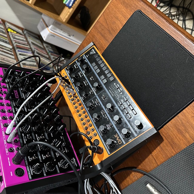 小*雨様 Behringer SPICE EDGE CRAVE ラック付き - メルカリ