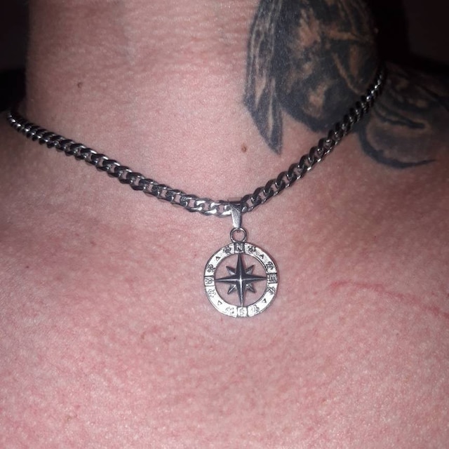 Collana da uomo con ciondolo bussola, catena cubana in acciaio dorato a scelta