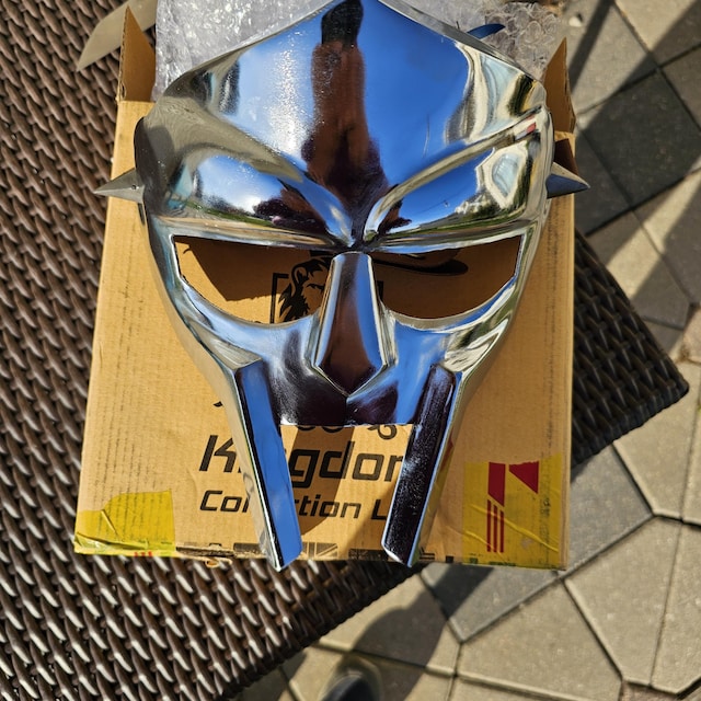 MF DOOM Mask Mad-villain Steel Face Armor Medieval Hand
