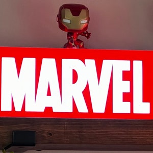 マーベルロゴ LED ライトボックス | 3D プリントの男の隠れ家