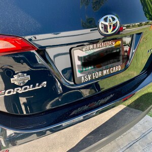 Relaxi Taxi Friends Phoebe/'s Cab Aluminum Car License Plate Frame