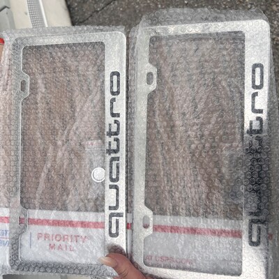 Black Stainless License Plate Frame Black TRD-Style 3D Emblem License Plate Frame – Stainless Steel, Rust-Free, 1-Year Warranty Trd Plate Frame - Foto 2