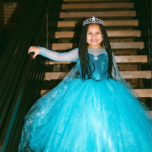 YOSICIL Déguisement de princesse Elsa avec accessoires pour fille Bleu 150 cm