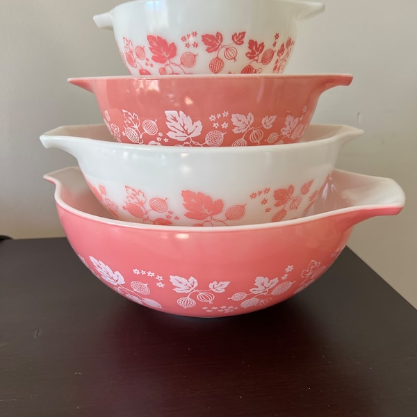Set of 3 Pyrex Mixing and Cinderella Bowl Display Stands | Vintage Bowl ...