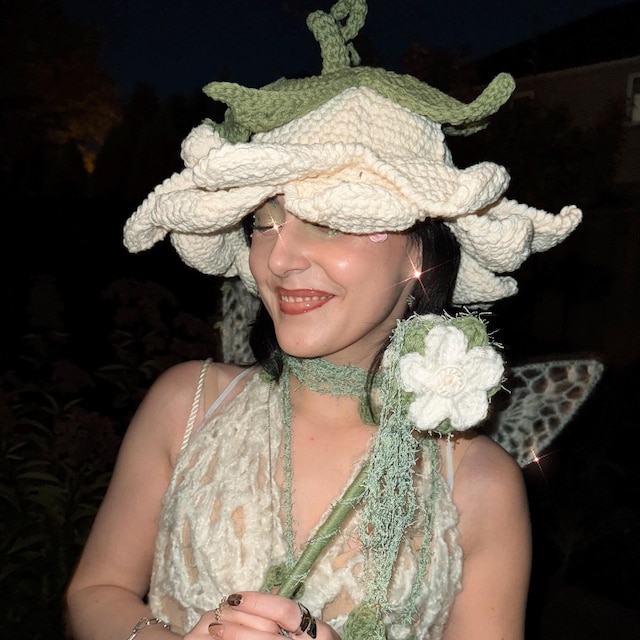 かぎ針編みの花の妖精の帽子のパターン ファンタジー ニンフ 魔女
