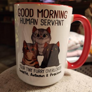 Clipart PNG di gatto kawaii che tiene una tazza di caffè, gattino chibi con tazza a forma di cuore, clipart digitale per amanti dei gatti, amanti del caffè, progetto di bricolage