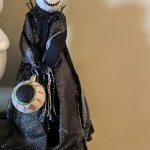 手作りの邪悪な魔女のアートドール：OOAKハロウィン壁飾り