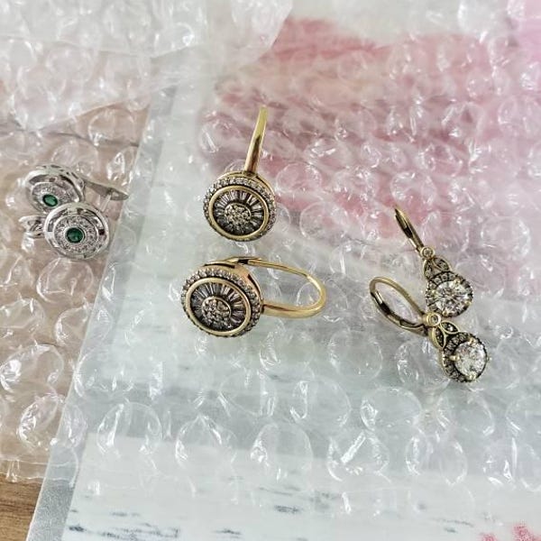 Boucles d'oreilles en ambre vert brut de la Baltique Boucles d'oreilles en ambre vert brut de la Baltique