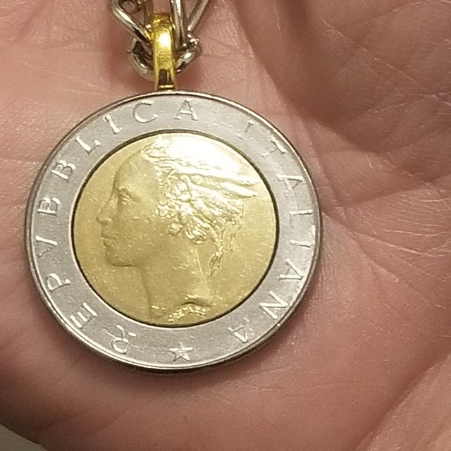 イタリア 500リラ 硬貨 ネックレス イタリア製 500 リラ硬貨ペンダントネックレス - ゴールドまたは