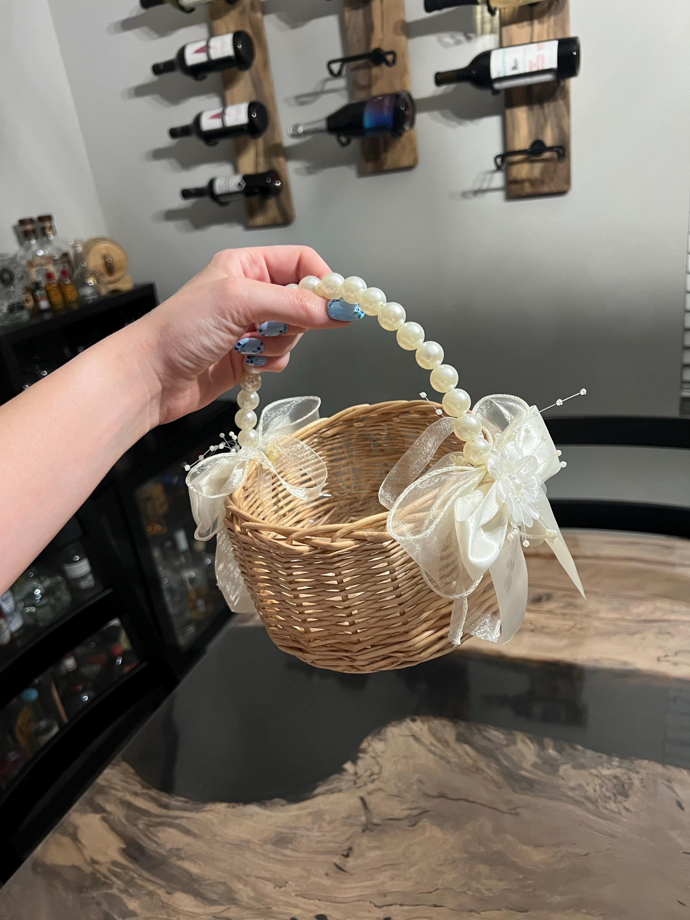 Cute Rattan Flower Girl Baskets with Bows, Flowers And Pearl Handles Set (1pc or 2 pcs) for Summer Boho Country Garden Weddings, In 2 Sizes