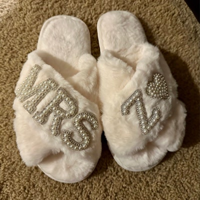 Custom Mrs Fluffy Slippers With Pearls Letters, Bridal Wedding Slippers ...