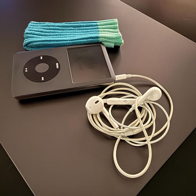 Apple iPod Classic - 第 7/6 世代、グレー (3000 mAh バッテリー