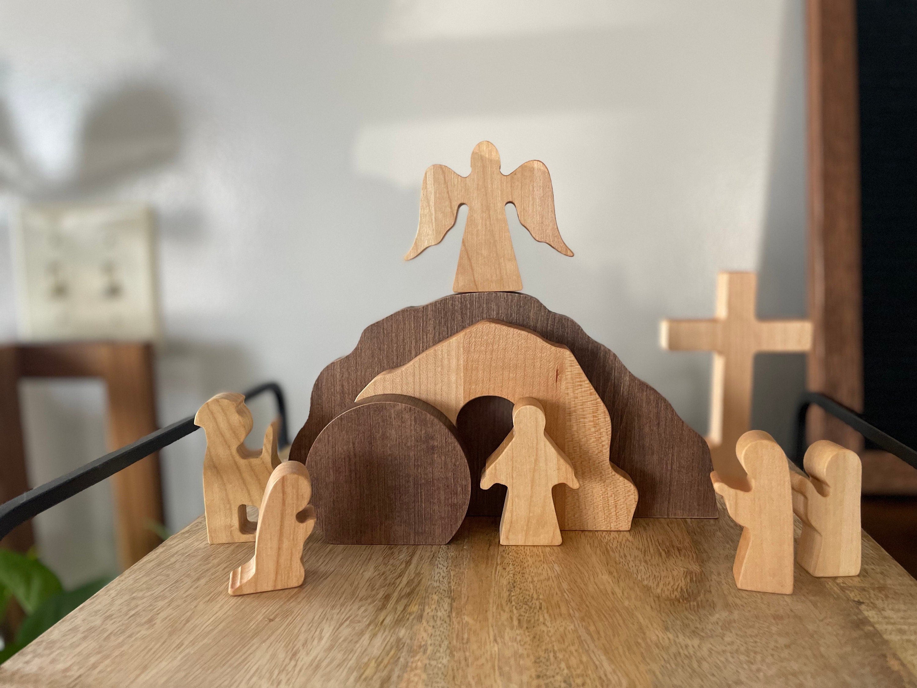 Osterdekoration, Auferstehungsszene, christliches Dekor, handgemachtes Osterandenken, Heimgeschenk, religiöse Ostergeschenke für die Familie, leeres Grab, Massivholz