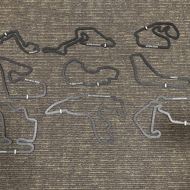 【値下げ】F1 レーシングカー　壁掛け　インテリア Formula 1 Track Layout Wall Art - 2025 F1 Schedule - Racing