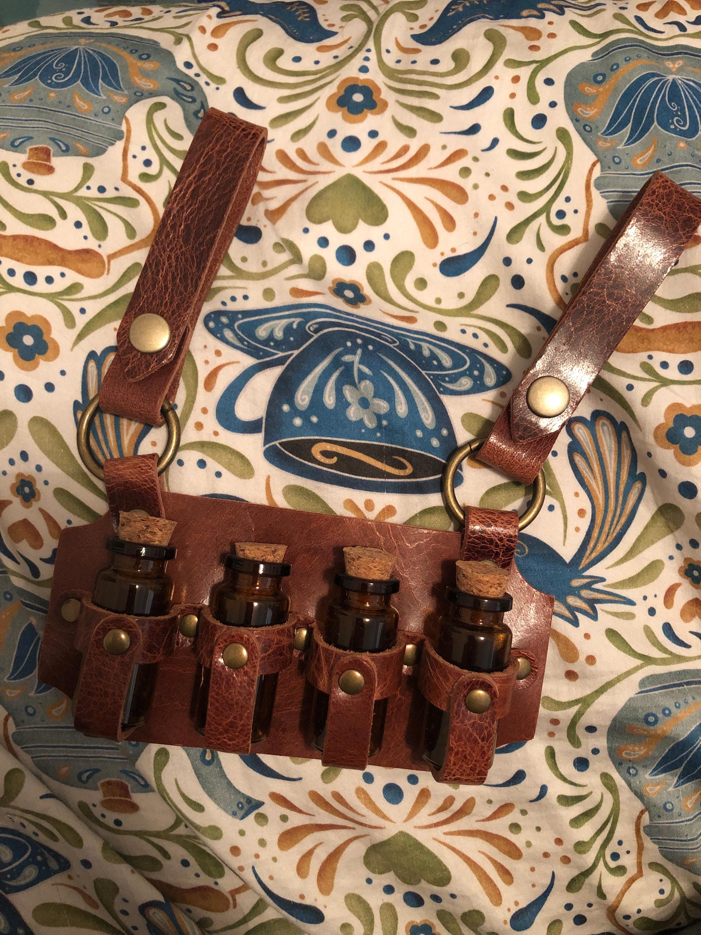 Vierfach-Fläschchenholster aus Leder