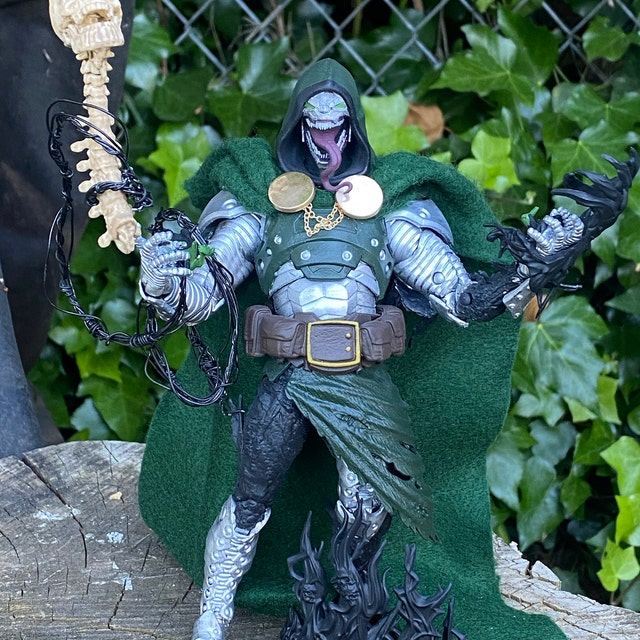Custom VENOMIZED DOCTOR DOOM Head (1x Piece Ver.) | 8k Resin Print