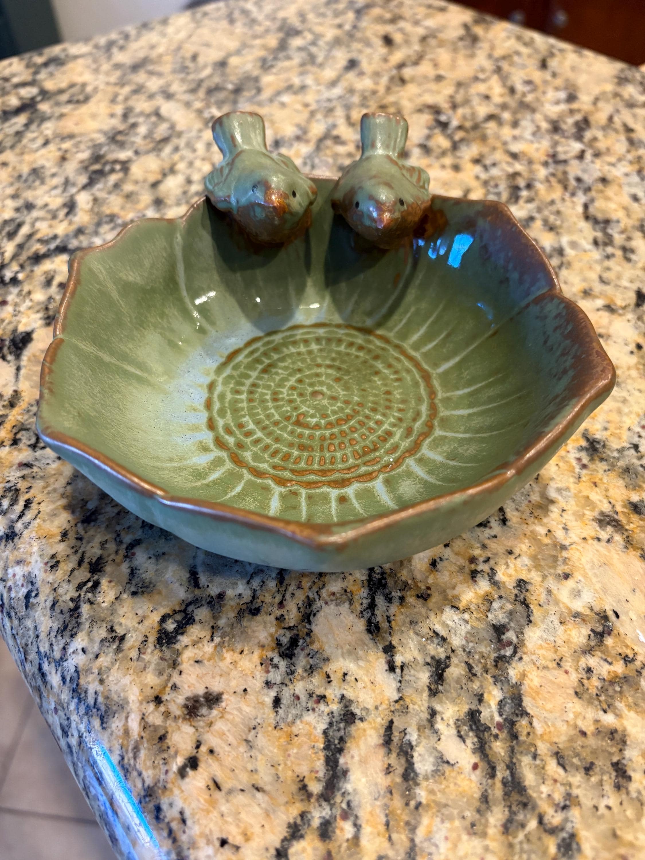 Unique Ceramic Bird Bath – Charming Twin Birds Garden Decor, Ideal for Outdoor Spaces, Perfect Vintage Gift for Bird Lovers, Bird Feeder