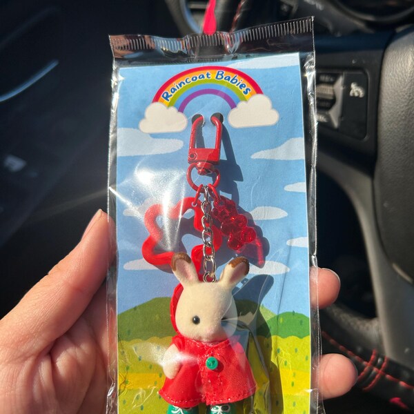 Sylvanian Families Keychain 2025 Sitting White Rabbit Baby – Cute Treasure Chest Outfit