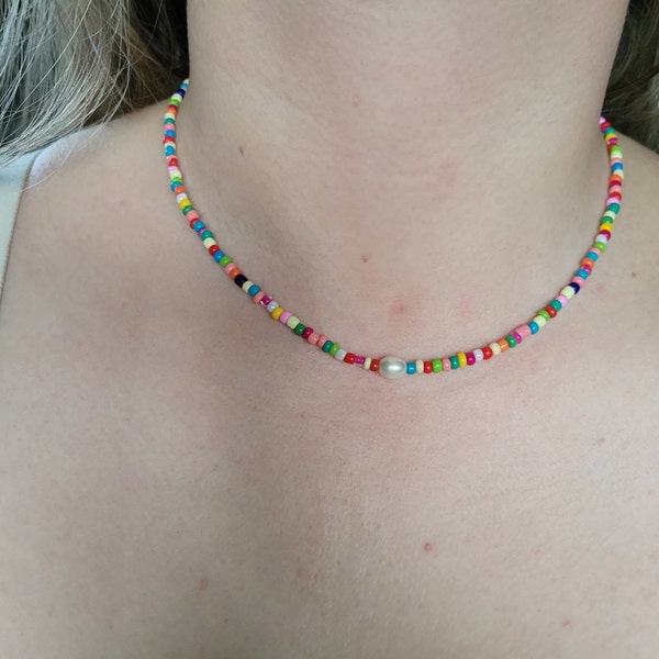 90's Shiny Cream Beaded Necklace main image 0