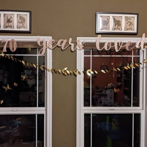 '70 Years Loved' Banner Für 70. Geburtstag - Gold Glitzer Buchstaben, Einfach Aufzuhängen