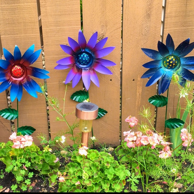 Metal flower Garden Stake Metal garden Art Garden Ornament | Etsy