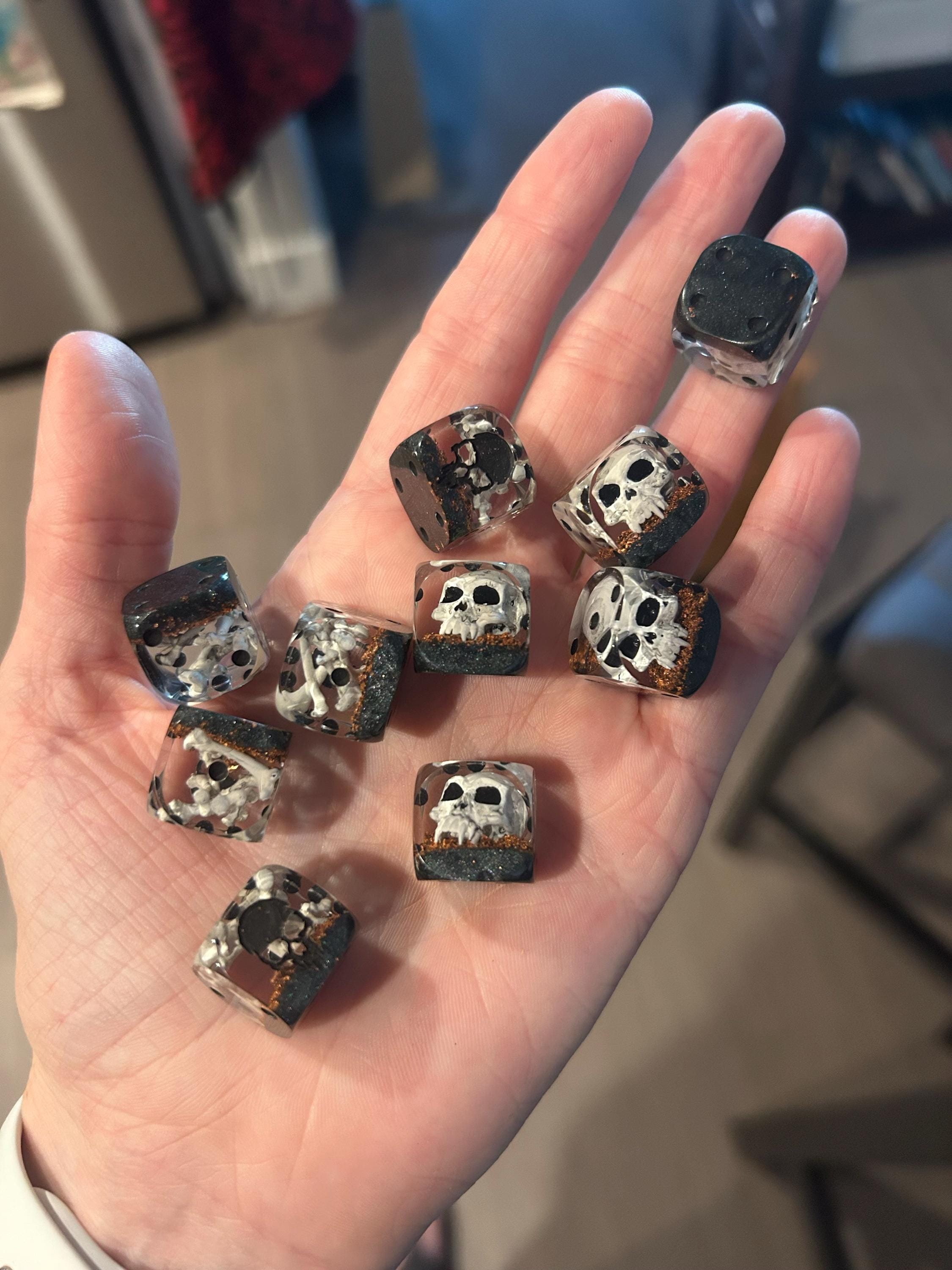 Dice with Skull, D6, Skeleton Dice, Dice Set, Board Games, Epoxy Dice, Necromancer, Zombie Dice, DND, Soft Edges