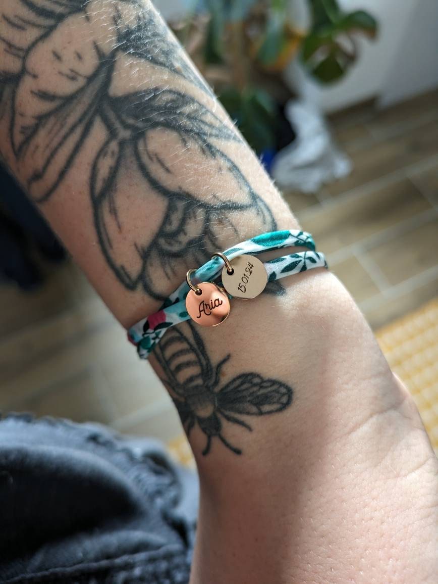Personalized bracelet, 2-turn liberty cord with engraved medals and charm, Gift for Mom, Grandma, Godmother, Birth jewelry, Christmas gift