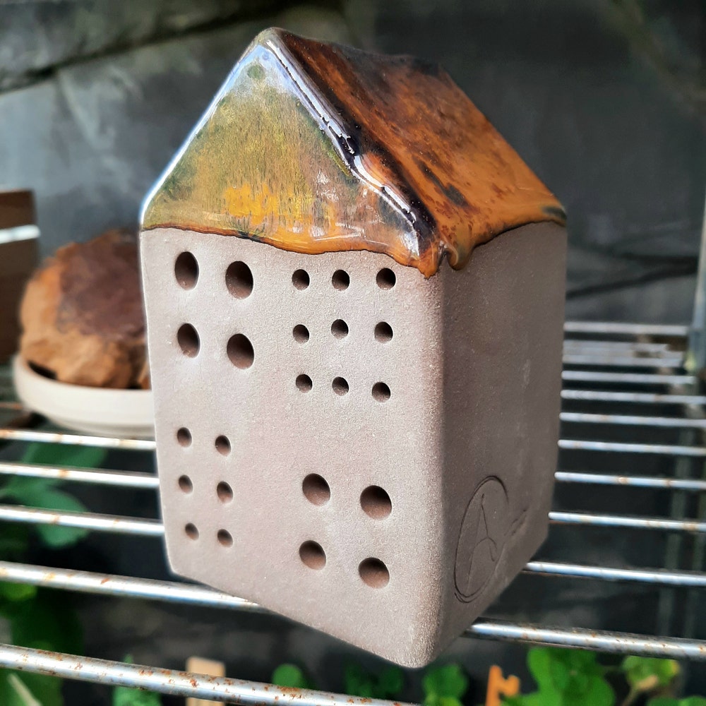 Bienensteinhäuschen Insektenhotel