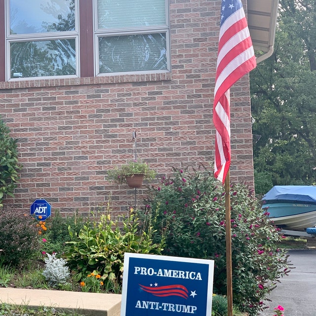 Panneau De Jardin Anti Maga - Embarrassé - Anti-Trump 2025