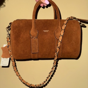 Jesenia added a photo of their purchase