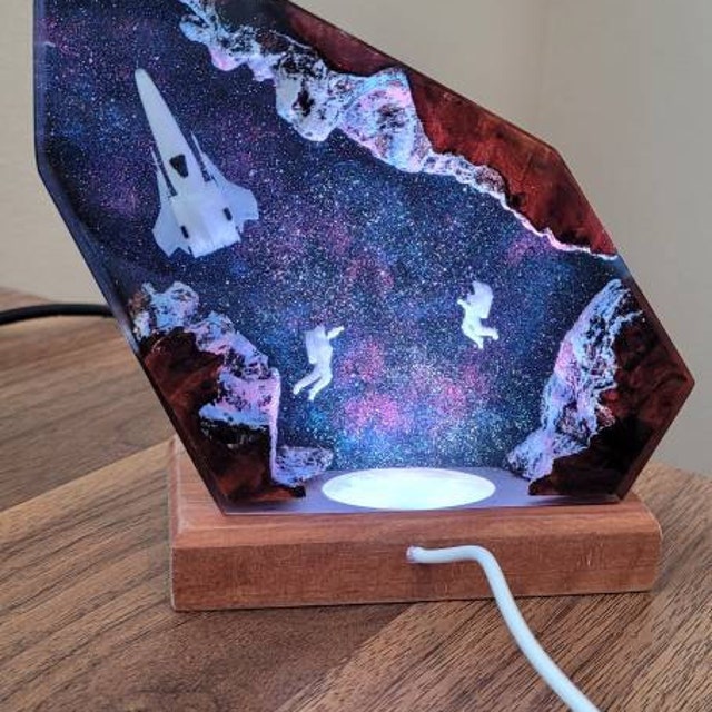 Astronaut & Spaceship - Epoxy Resin Lamp – Artistic Visions