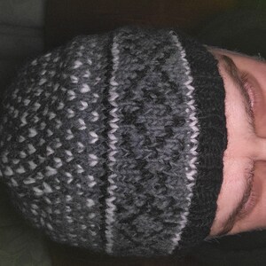 Pachamama Men’s Wool Beanie – Fleece-Lined Hand-Knit Skull Cap With Fairisle Pattern – Extra Warm, Stretchy & Fair Trade – One Size Fits Most