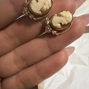 Gladis added a photo of their purchase