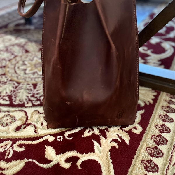 Illumine Tote - Burgundy