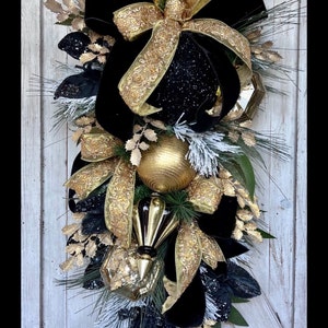 elegant mardi gras wreath