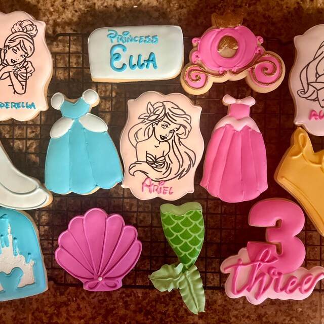 disney princess dress cookie cutters Princess Dress Set of 5 Cookies Cutters of Classic Princess Dresses