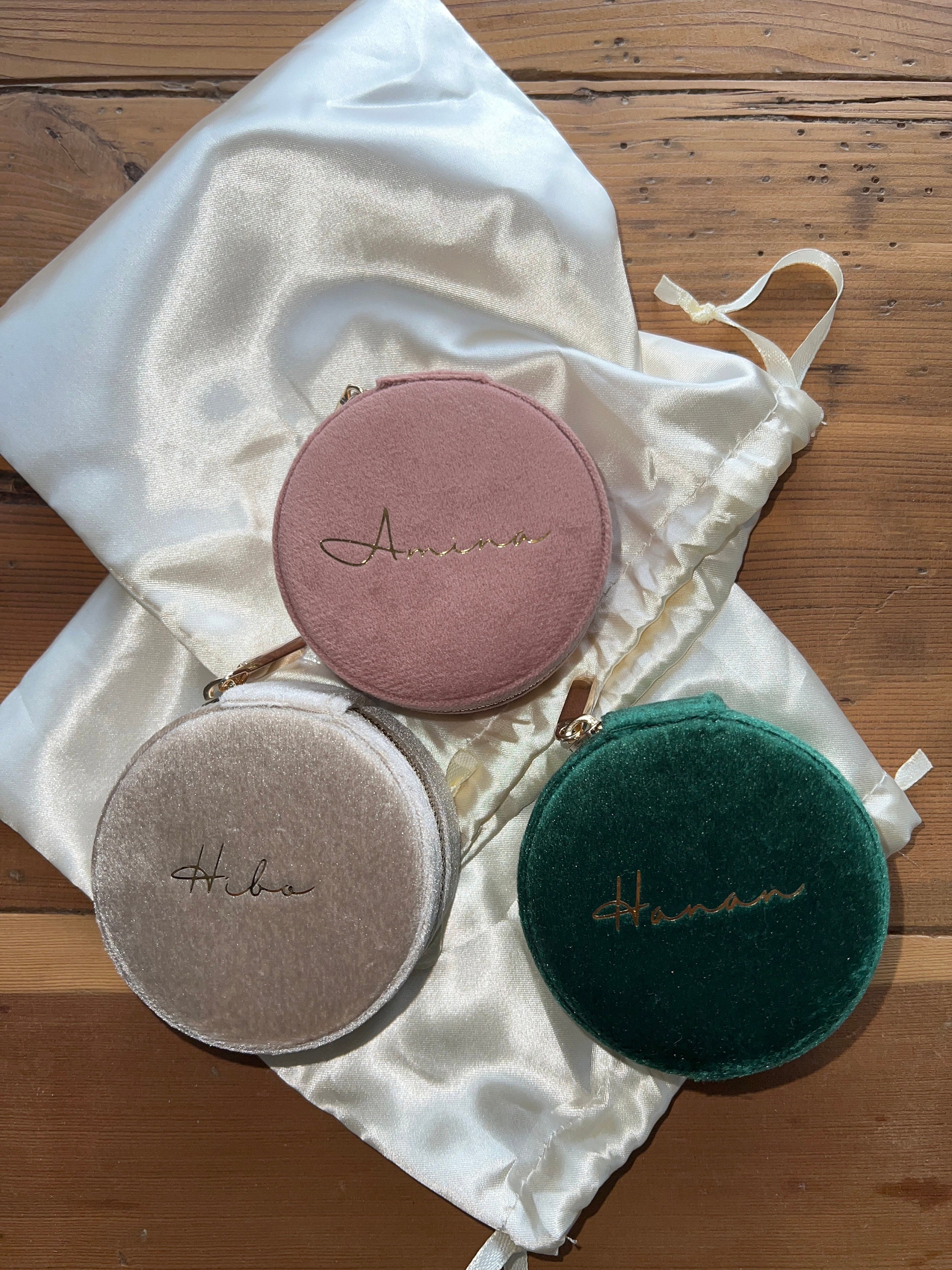 Personalisierte Schmuckschatulle, Brautjungferngeschenke, Hochzeitsgeschenke, personalisierte Schmuckschatulle aus Samt, Reiseschmucketui, Brautpartygeschenk, Geschenk für Mama
