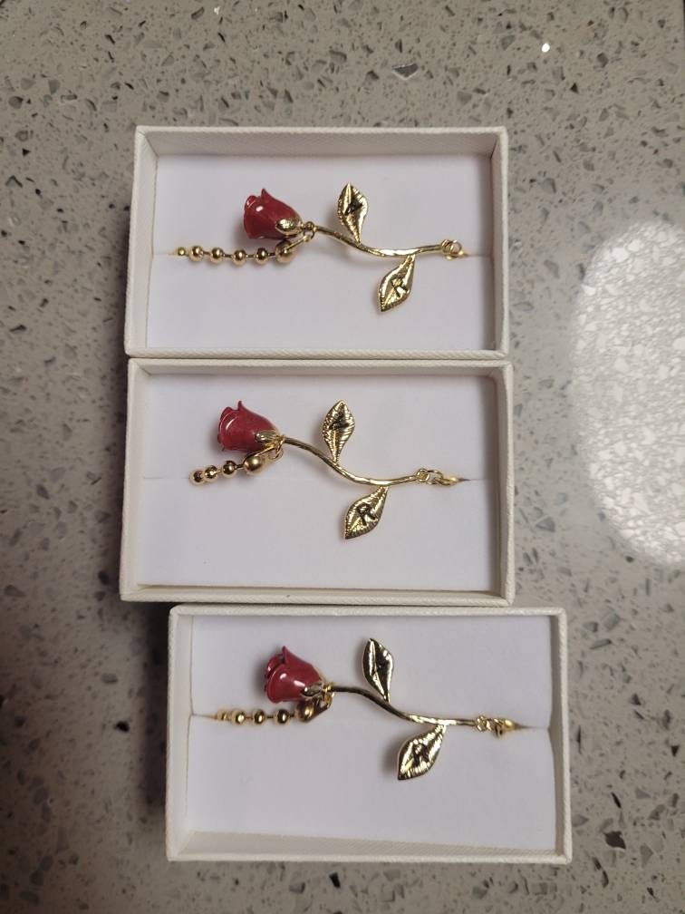 Personalized Beauty and the Beast Wedding Rose Petal Charm Bracelet Mother&#39;s Day Gift Jewelry Initial Bracelet Accessories For Mothers