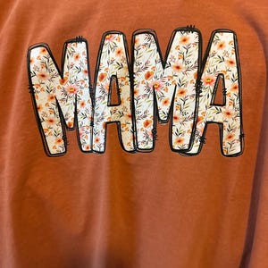 e＊mama Comfort Colors® Vintage Floral Mama T-shirt, Mama T-shirt