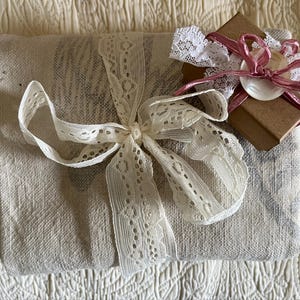 14mm-1/2" White Mother Of Pearl Vintage Buttons Wide Rim White Cream 4 Hole Natural Shell 15ct/50ct *A4