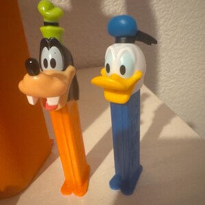 値下げ　ディズニー　フィギュア　ペッズ　ソフビ　ビンテージ　おもちゃ　PEZ ヴィンテージ 本物 ディズニー PEZ ドナルドダックまたはデイジー