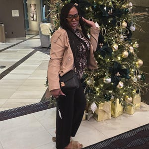 QUEENZ added a photo of their purchase