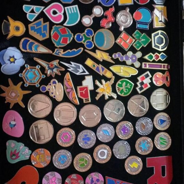 ジムバッジ18個コンプリート パルデア スカーレット＆バイオレット