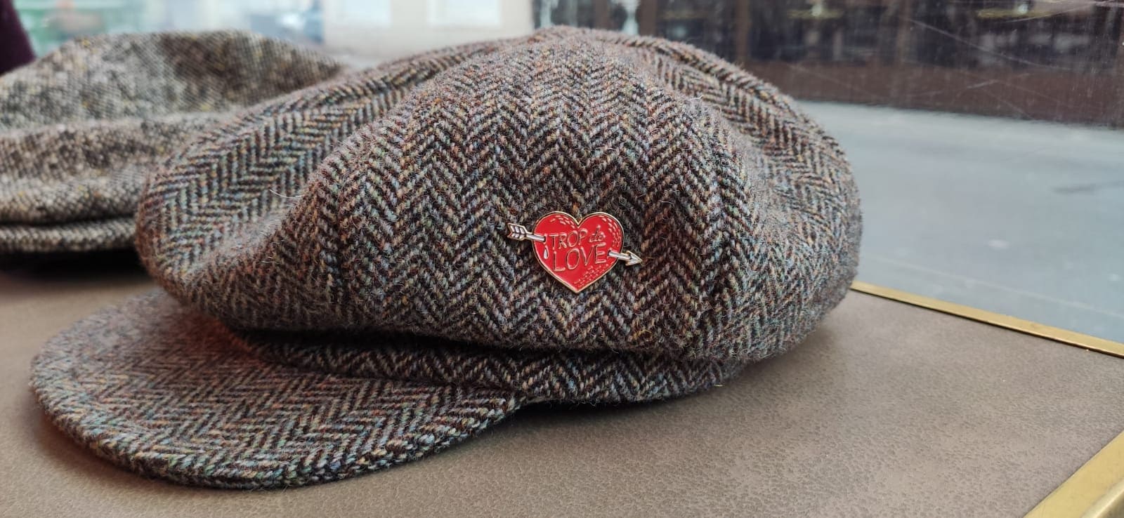 Enamel pin &quot;Trop de Love&quot; valentine gift
